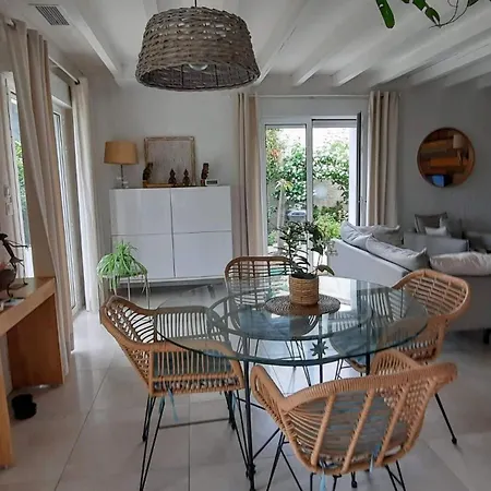 Villa De Plain Pied Et Studio Climatises , Au Calme , 6 Personnes Maximum Pour Le Meme Groupe, A 7Mn Du Golf Et De La Plage וילה סניוס