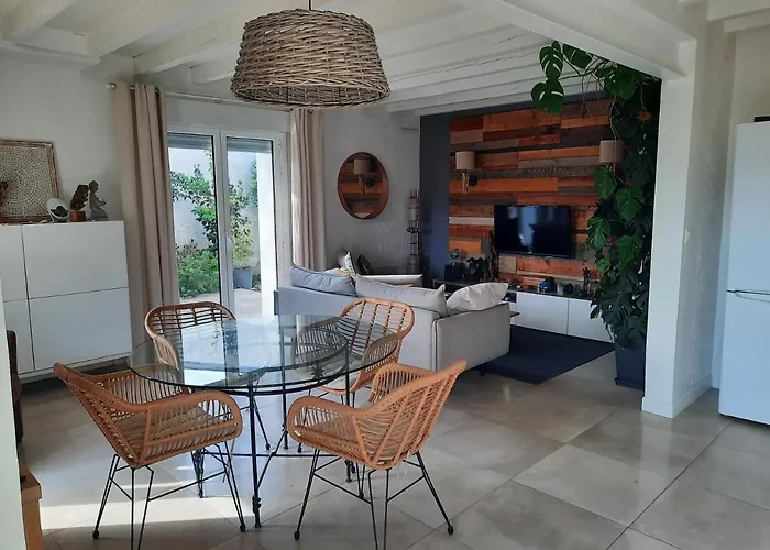 Villa De Plain Pied Et Climatises, Au Calme, 6 Personnes Maximum A 7mn Du Golf Et De La